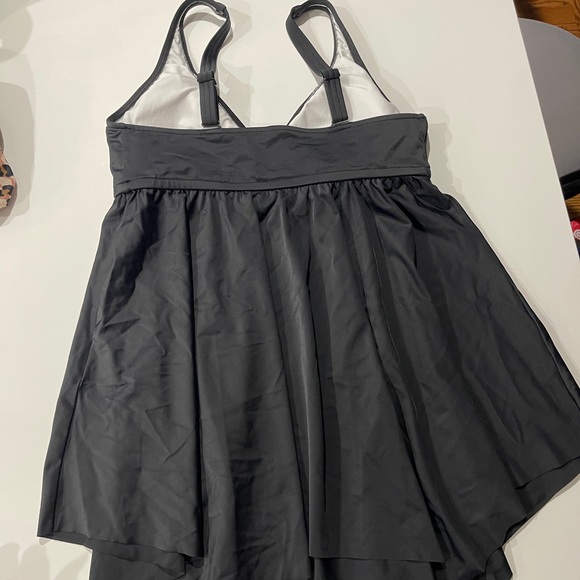 Black flowy long Venus tanking top - Picture 2 of 3